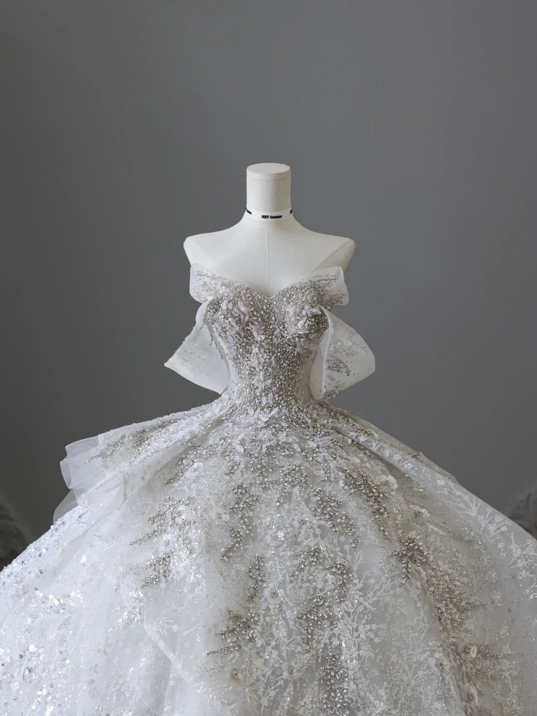 Dreamy lace off-shoulder sparkling rhinestone princess floor-length light luxury heavy-duty wedding dress P2503