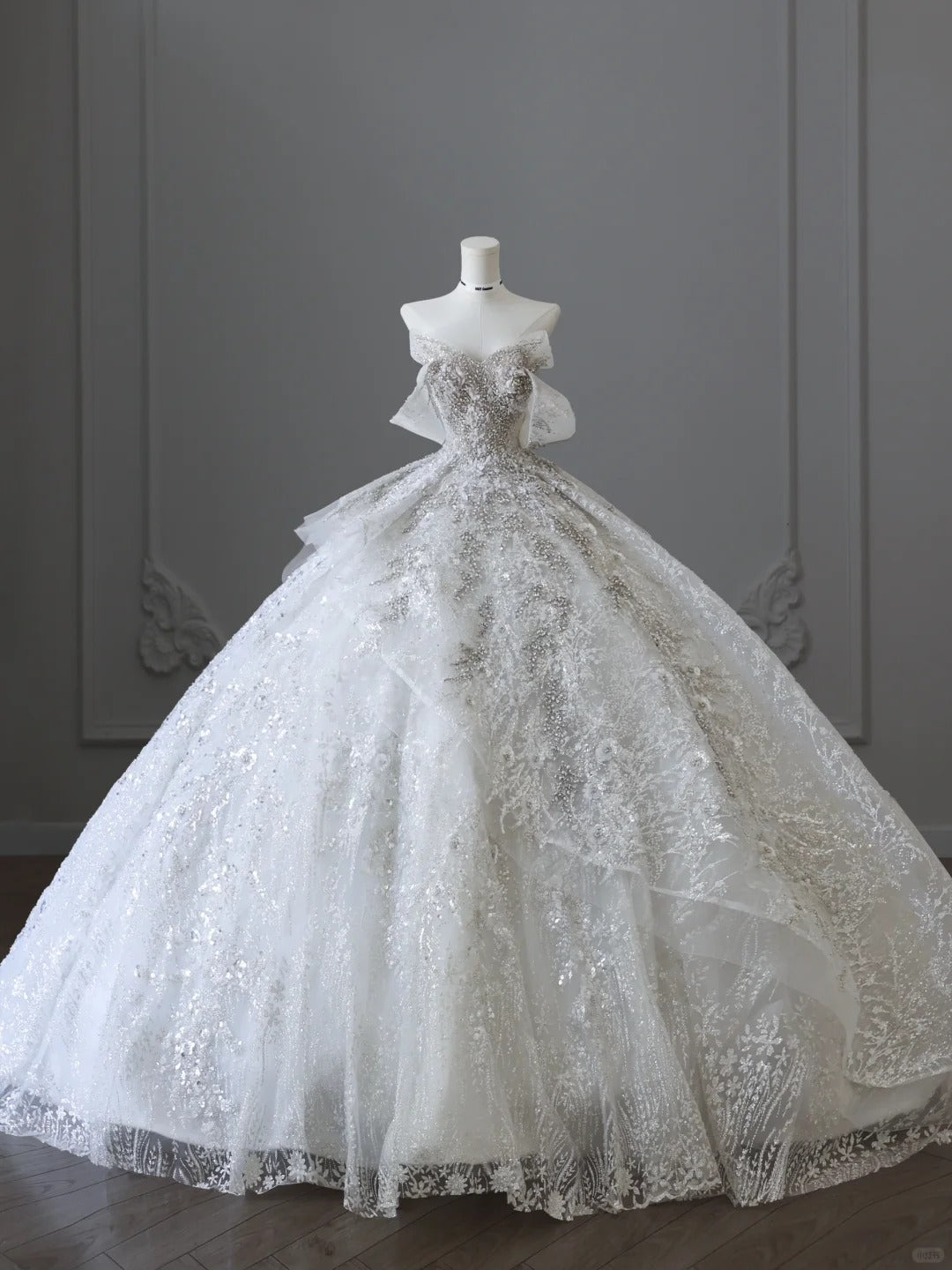 Dreamy lace off-shoulder sparkling rhinestone princess floor-length light luxury heavy-duty wedding dress P2503