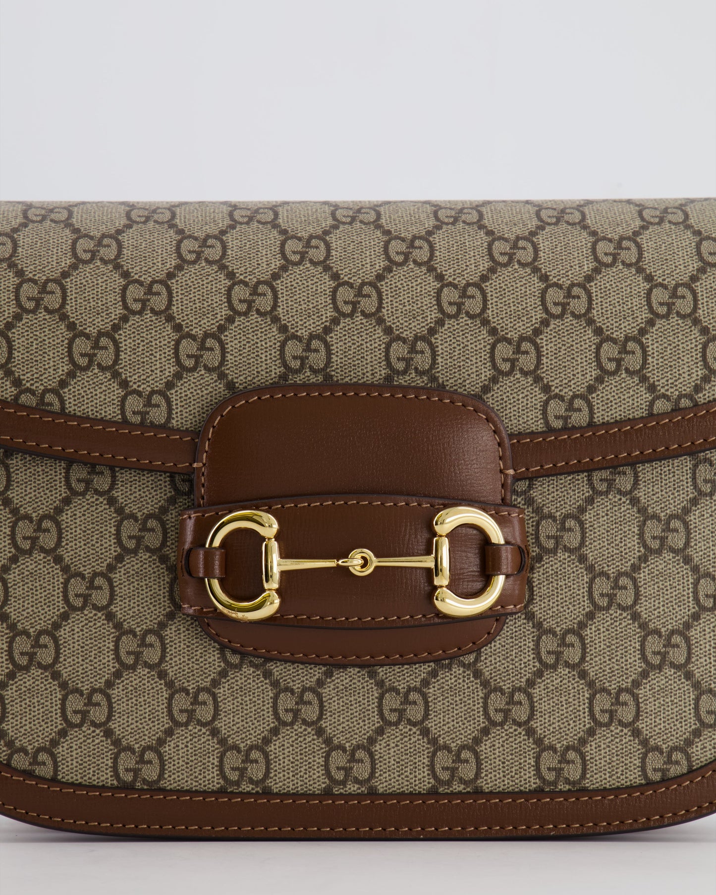 Gucci Horsebit 1955 Medium Shoulder Bag in Beige/Dark Brown GG Supreme Monogram Canvas & Brown Leather Trim with Gold Hardware RRP £2,400