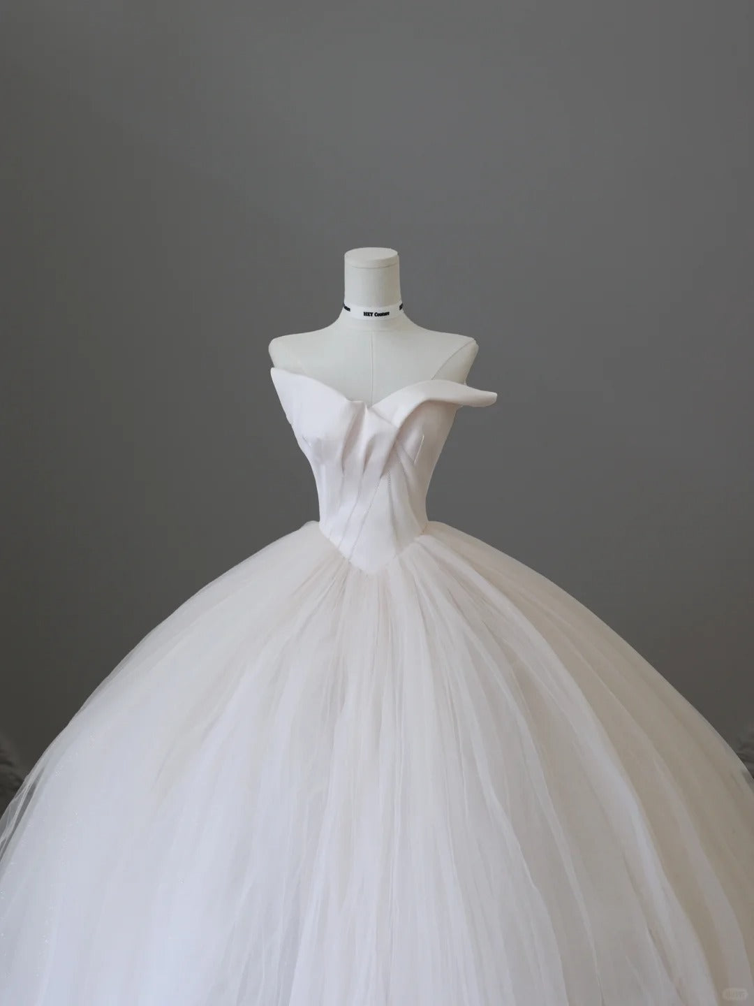 Elegant ivory flowing tulle fluffy princess wedding dress P2504