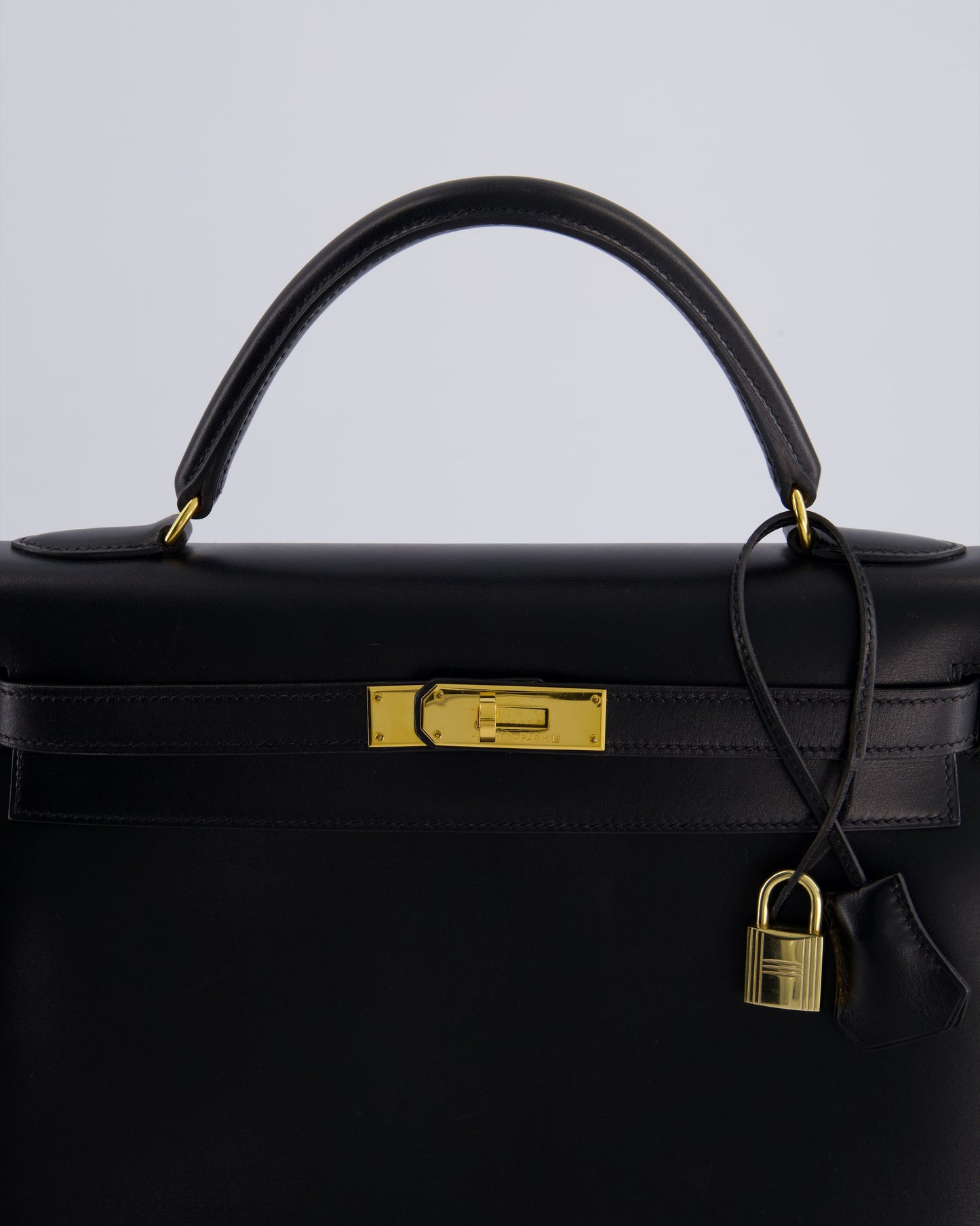 Hermès Vintage Kelly 32cm Sellier Bag in Noir Box Calf Leather with Gold Hardware