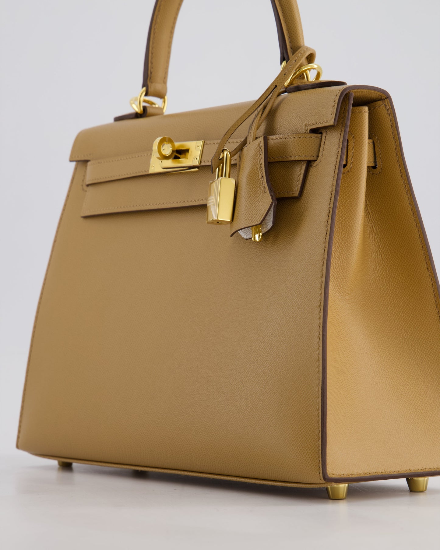 *RARE* Hermès Verso Kelly Sellier 25cm Bag in Biscuit Madame Leather, Blanc Interior with Gold Hardware