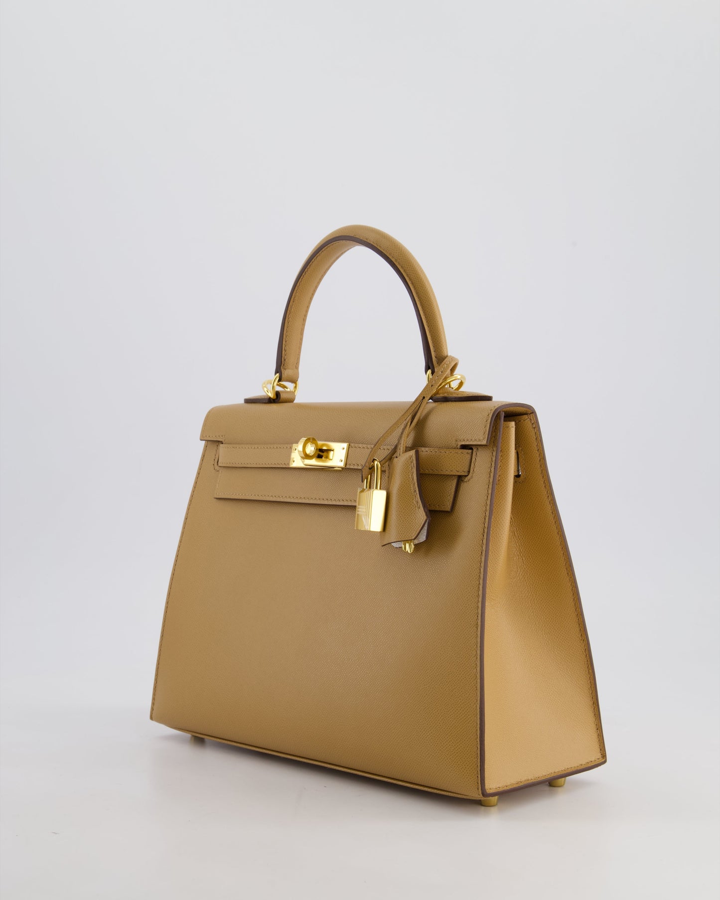 *RARE* Hermès Verso Kelly Sellier 25cm Bag in Biscuit Madame Leather, Blanc Interior with Gold Hardware