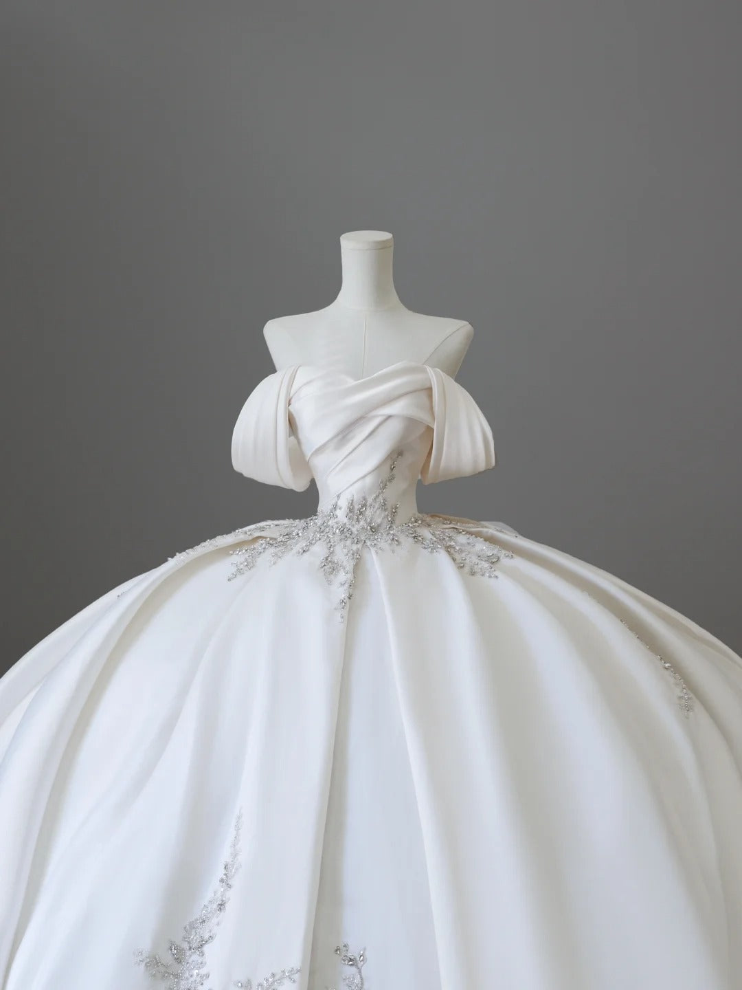 Exquisite white hand-embroidered luxurious off-the-shoulder satin wedding dress P2506
