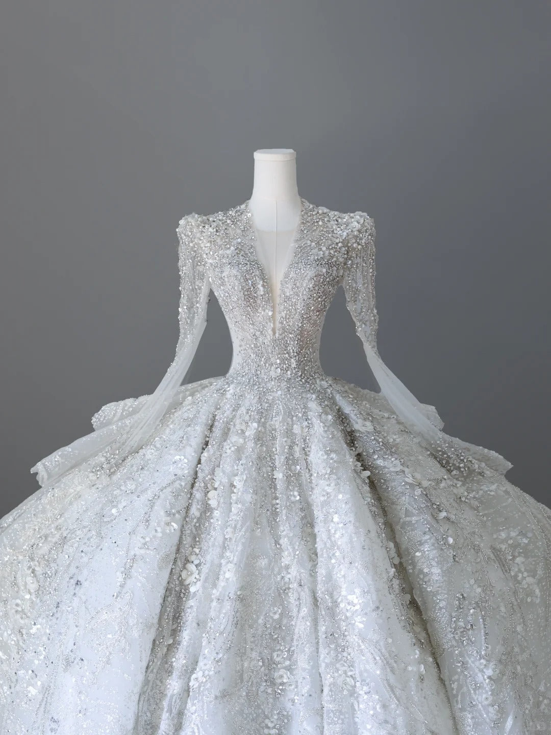 Elegant V-neck swan neck long sleeves heavy luxury floor-length wedding dress P2510