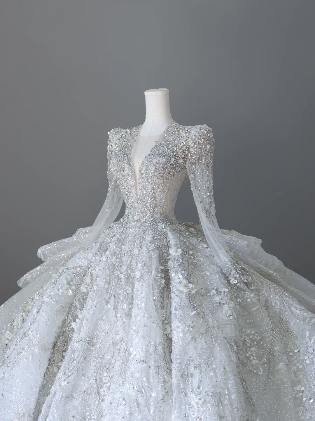 Elegant V-neck swan neck long sleeves heavy luxury floor-length wedding dress P2510