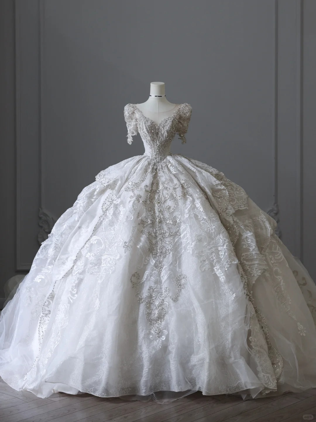 White Short Sleeve Heavy Lace Diamond Round Neck Floor-Length Wedding Dress P2515