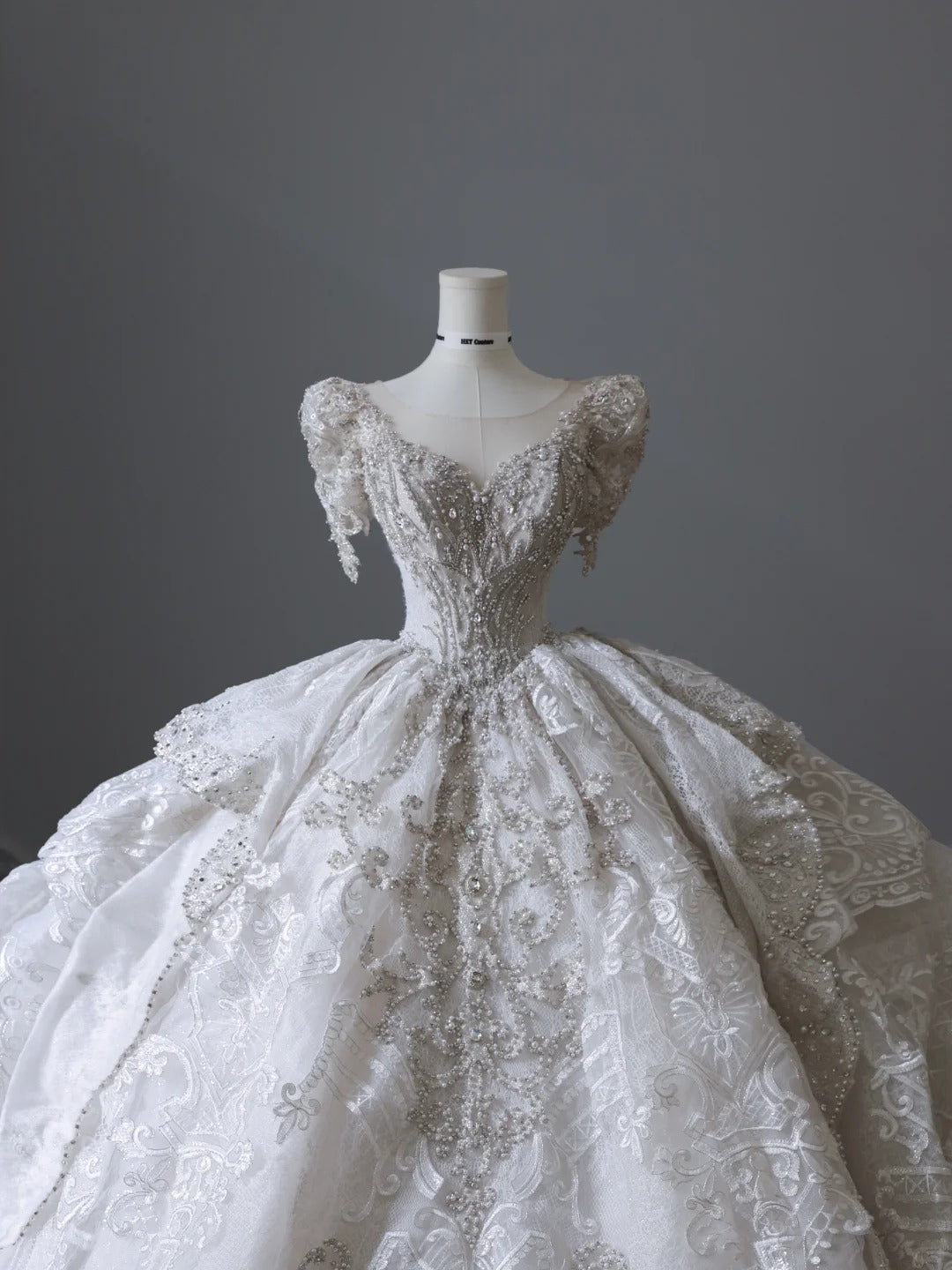 White Short Sleeve Heavy Lace Diamond Round Neck Floor-Length Wedding Dress P2515