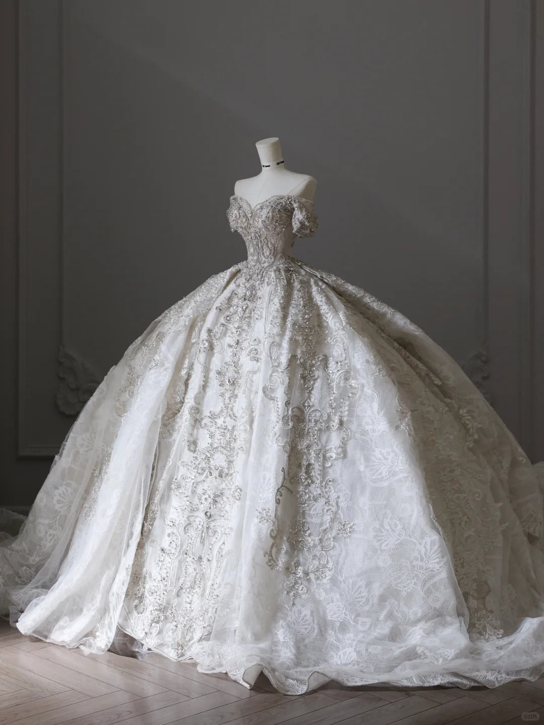 Vintage White Off-the-shoulder Sweetheart Neckline Luxury Lace Princess Floor-length Wedding Dress P2516