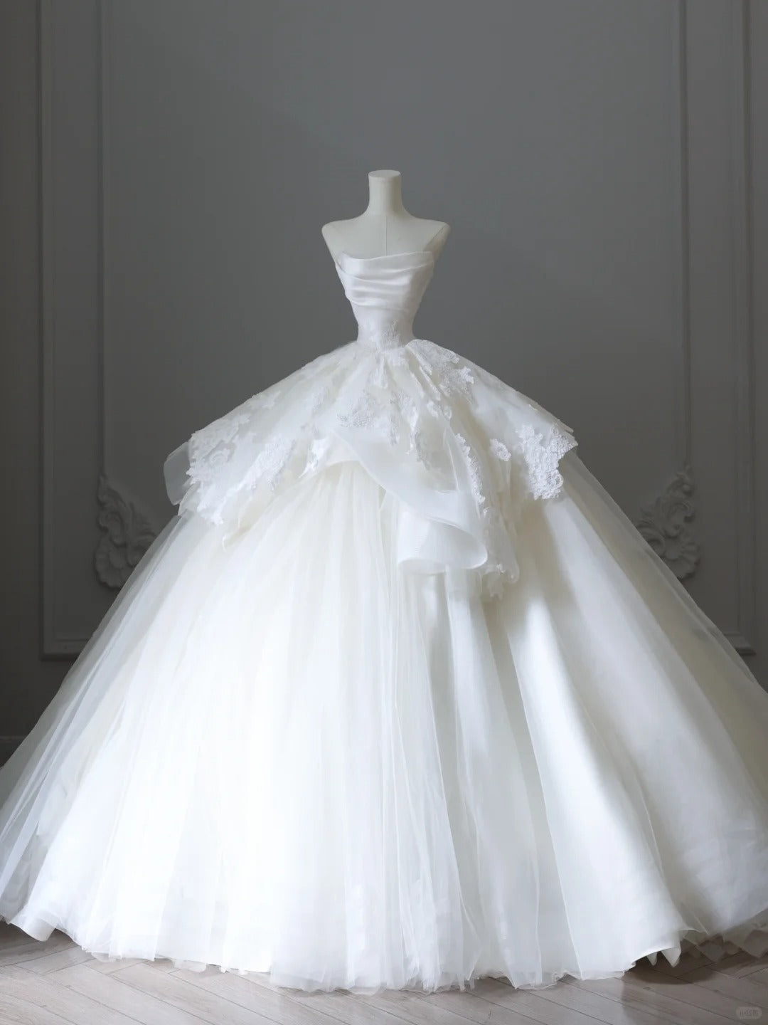 Elegant white off-shoulder lace tulle simple floor-length wedding dress P2523