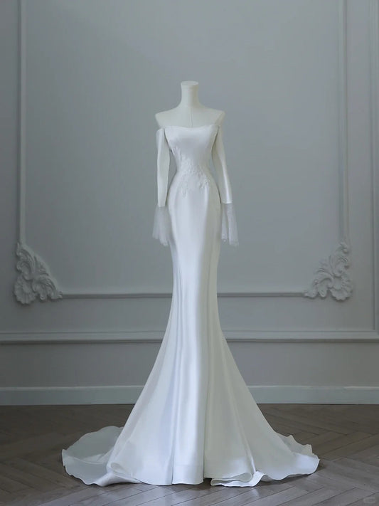 Elegant White Round Neck Lace Sleeveless Mermaid Satin Wedding Dress P2530