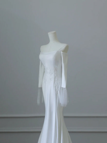 Elegant White Round Neck Lace Sleeveless Mermaid Satin Wedding Dress P2530