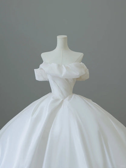 Elegant and simple white strapless satin wedding dress without decoration P2535