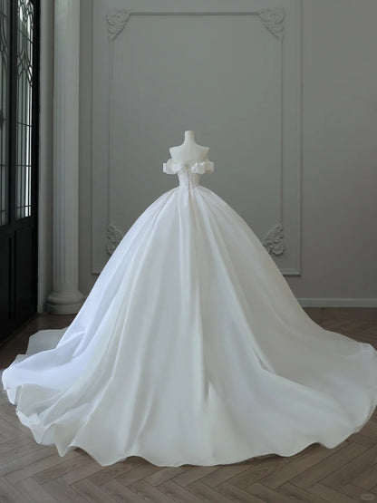 Elegant and simple white strapless satin wedding dress without decoration P2535