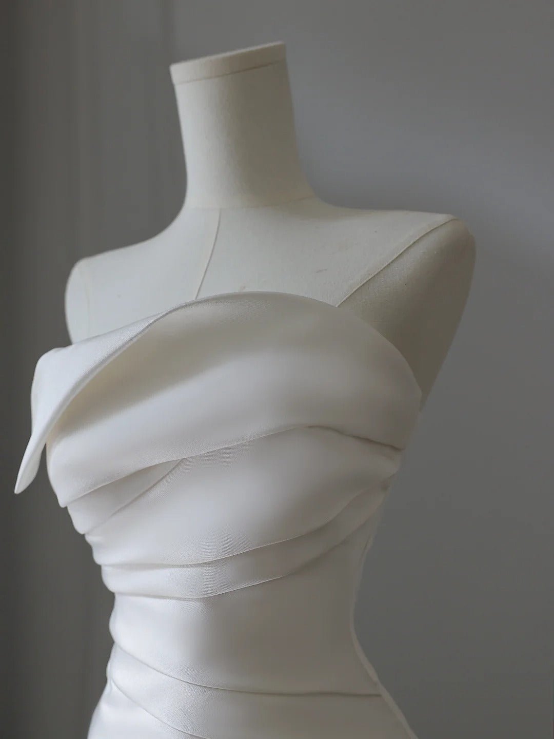 Elegant White Strapless Satin Mermaid Simple Wedding Dress P2543