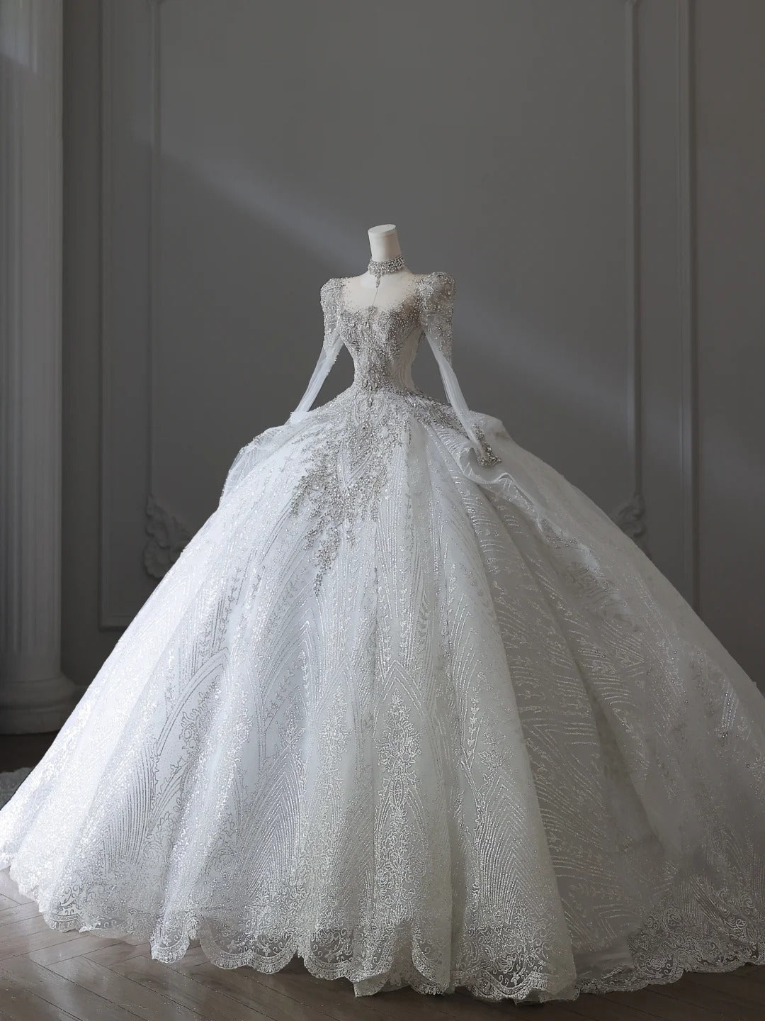 French Retro Shiny Rhinestone Round Neck Lace Long Sleeve Floor-Length Wedding Dress P2544