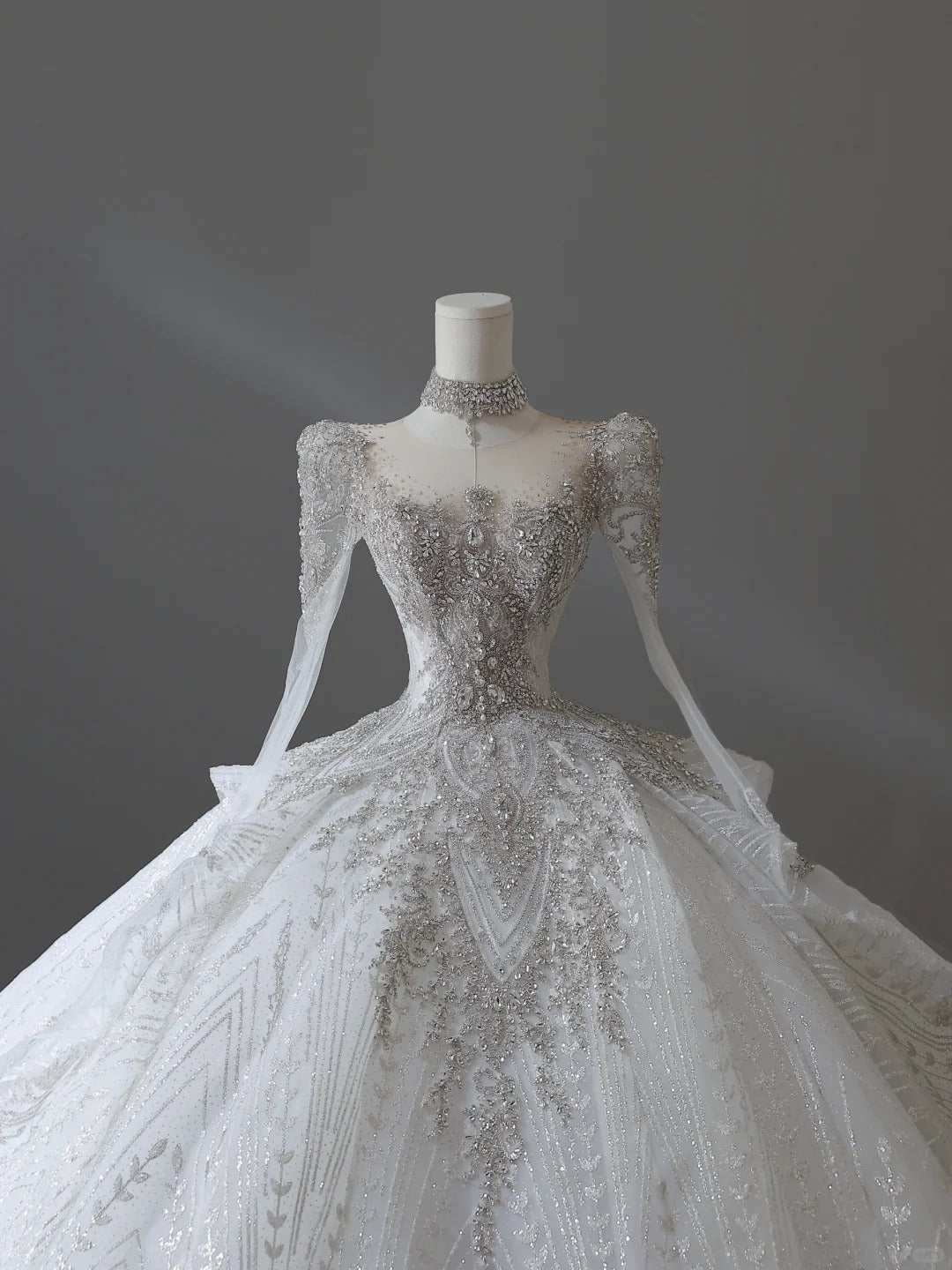 French Retro Shiny Rhinestone Round Neck Lace Long Sleeve Floor-Length Wedding Dress P2544