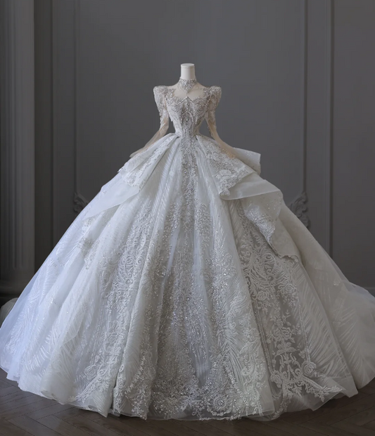Luxurious French Retro Long Sleeve Beaded Floor-Length Princess Wedding Dress P2554