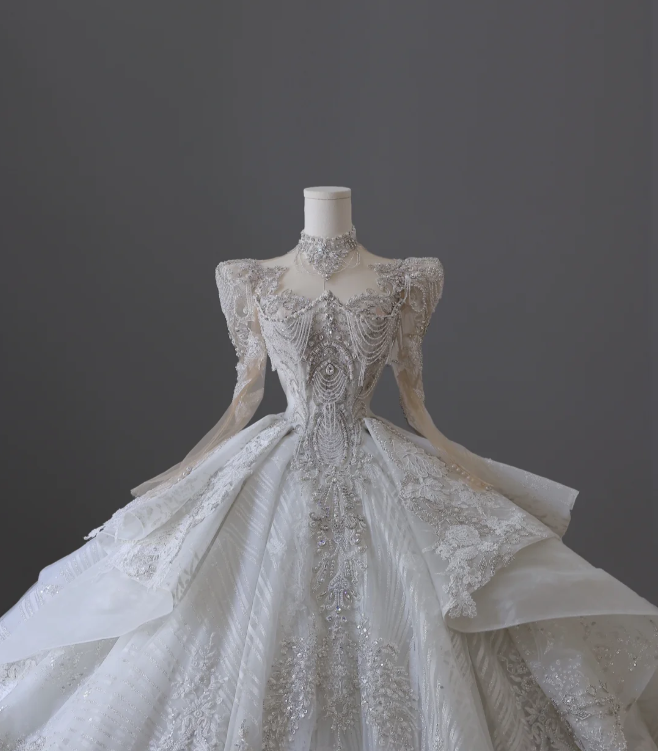 Luxurious French Retro Long Sleeve Beaded Floor-Length Princess Wedding Dress P2554