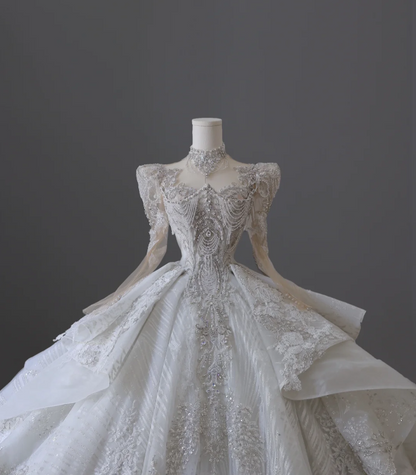 Luxurious French Retro Long Sleeve Beaded Floor-Length Princess Wedding Dress P2554