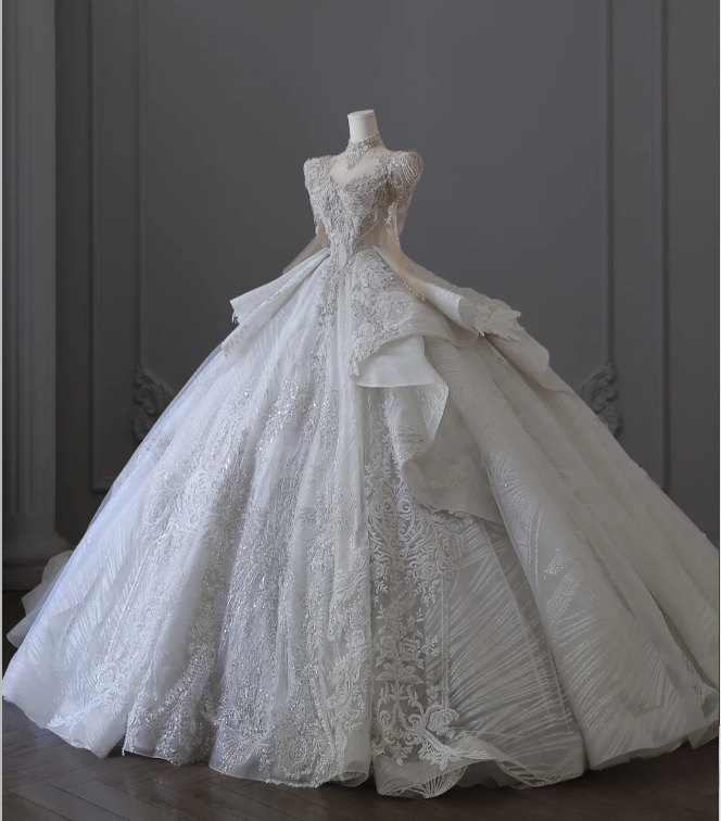 Luxurious French Retro Long Sleeve Beaded Floor-Length Princess Wedding Dress P2554