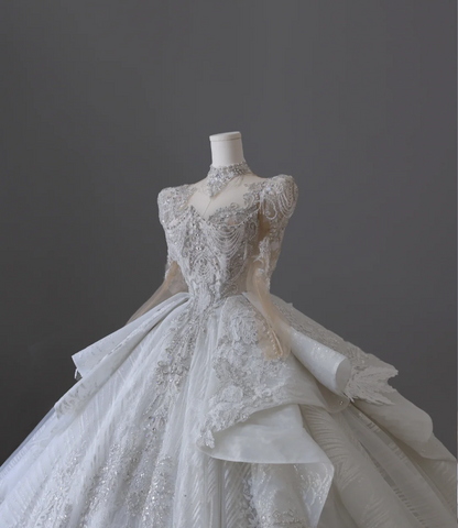 Luxurious French Retro Long Sleeve Beaded Floor-Length Princess Wedding Dress P2554