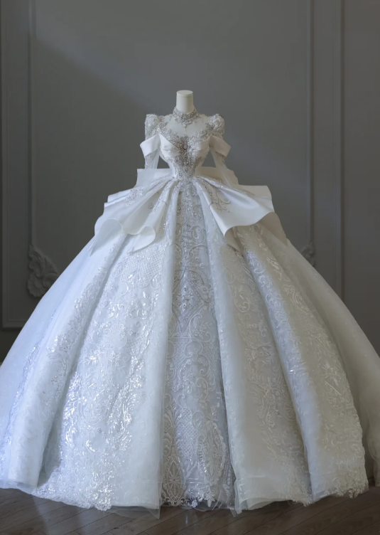 Vintage French Palace Long Sleeve Lace Beaded Luxury Floor-Length Wedding Dress P2556