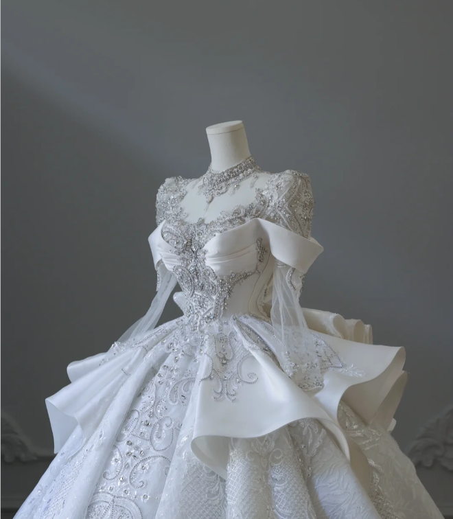 Vintage French Palace Long Sleeve Lace Beaded Luxury Floor-Length Wedding Dress P2556