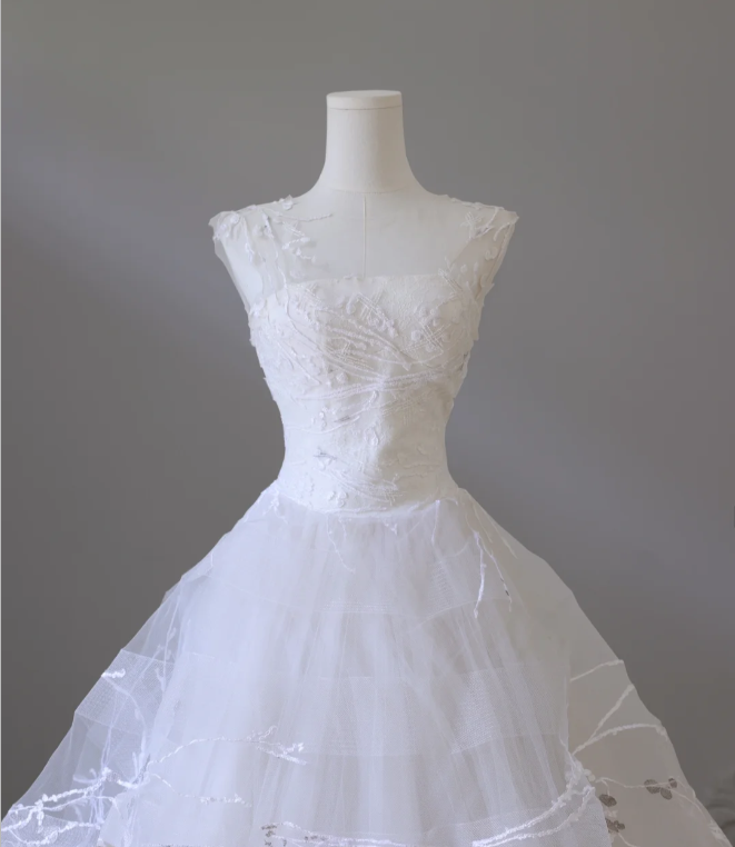Flowing White Sleeveless Tulle Simple Wedding Dress P2557