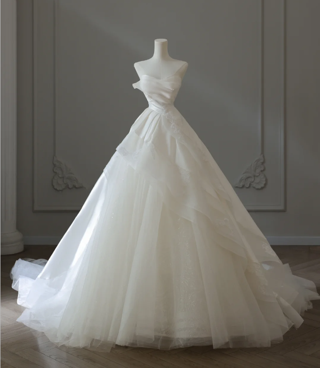 Simple and gentle tube top tulle A-line wedding dress with train P2559