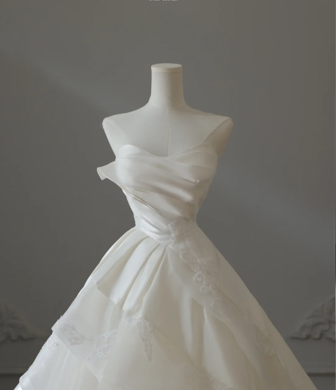 Simple and gentle tube top tulle A-line wedding dress with train P2559