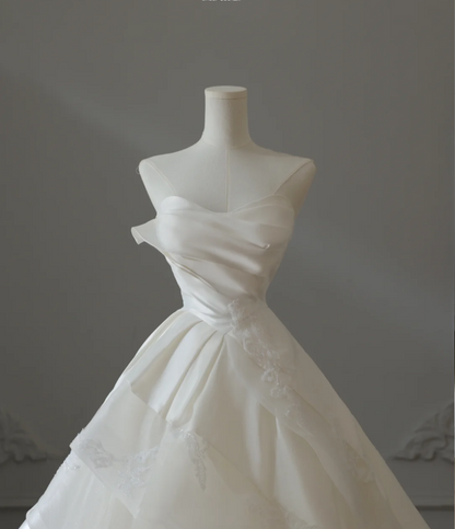 Simple and gentle tube top tulle A-line wedding dress with train P2559