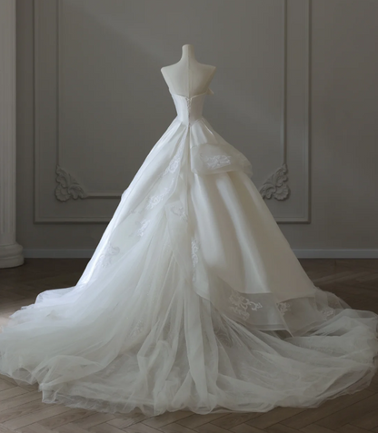 Simple and gentle tube top tulle A-line wedding dress with train P2559