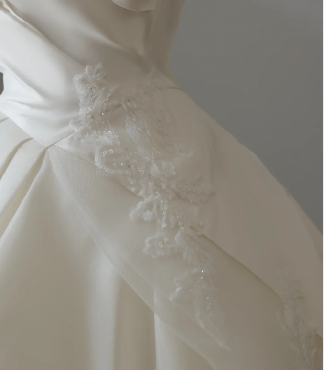 Simple and gentle tube top tulle A-line wedding dress with train P2559