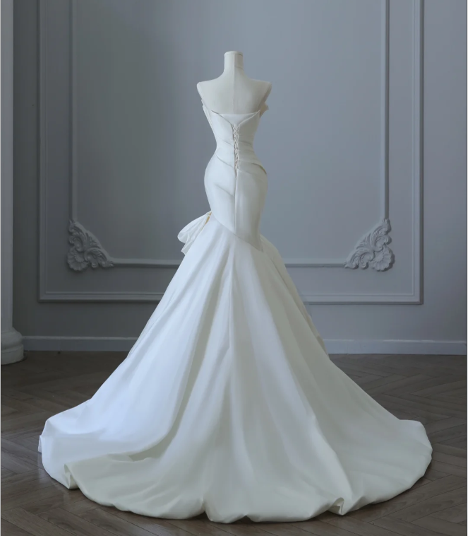 Simple High-end Mermaid Strapless Satin Wedding Dress P2560