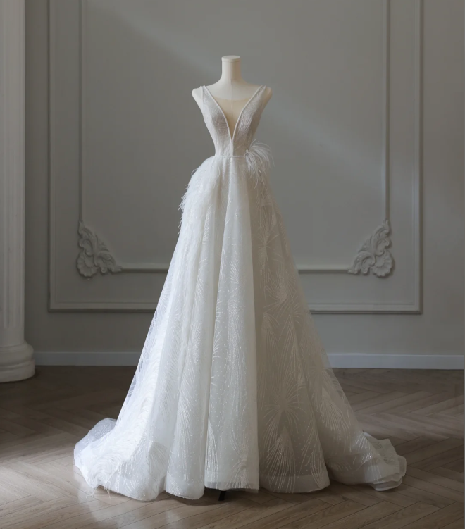 Elegant Round Neck Sleeveless Tulle A-Line Wedding Dress P2561