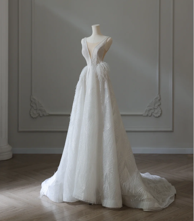 Elegant Round Neck Sleeveless Tulle A-Line Wedding Dress P2561