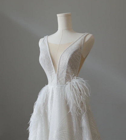 Elegant Round Neck Sleeveless Tulle A-Line Wedding Dress P2561