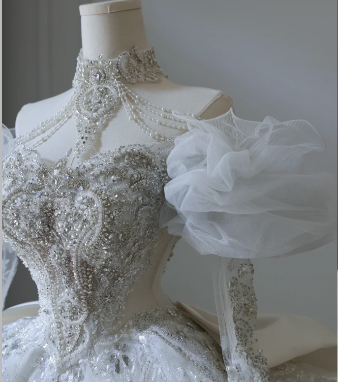 French court retro white long-sleeved beaded luxury floor-length wedding dress P2562