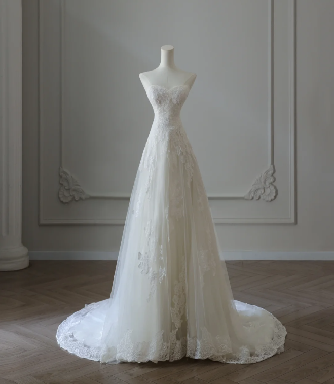 Elegant White Strapless Lace Tulle A-Line Wedding Dress P2563