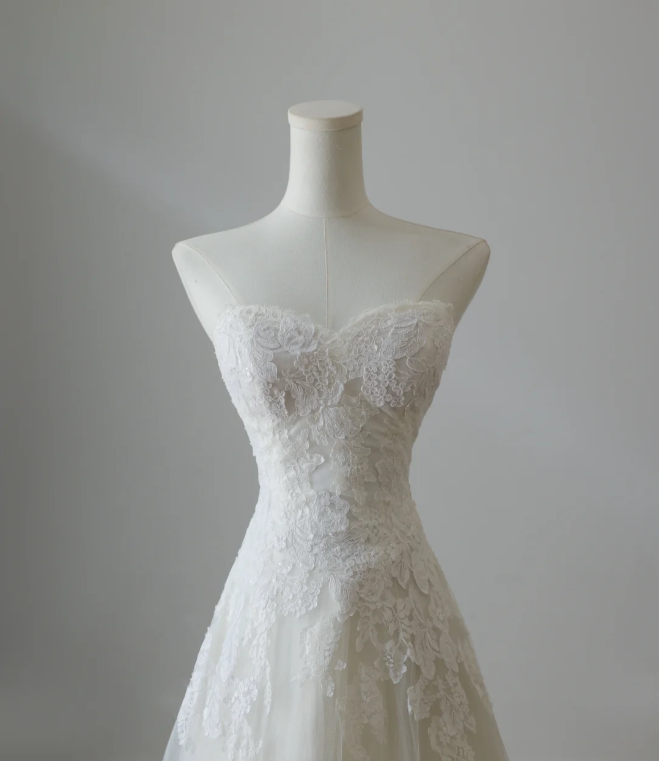 Elegant White Strapless Lace Tulle A-Line Wedding Dress P2563