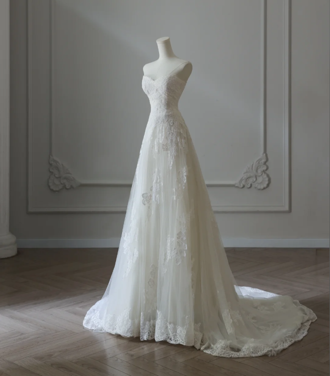 Elegant White Strapless Lace Tulle A-Line Wedding Dress P2563