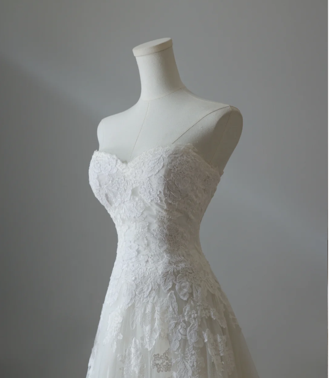 Elegant White Strapless Lace Tulle A-Line Wedding Dress P2563