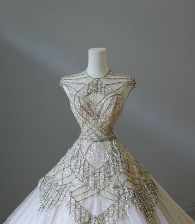 Luxurious Champagne Sleeveless Beaded Rhinestone A-Line Floor-Length Tulle Wedding Dress P2576