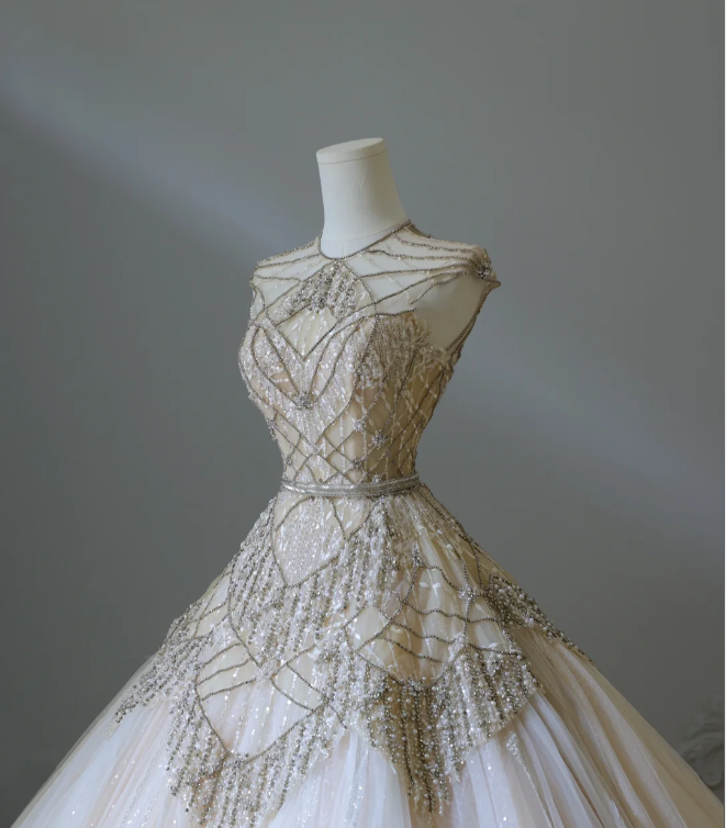 Luxurious Champagne Sleeveless Beaded Rhinestone A-Line Floor-Length Tulle Wedding Dress P2576