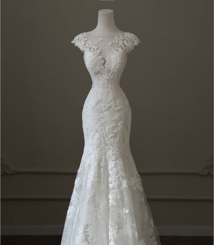 Elegant White Lace Round Neck Sleeveless Tulle Mermaid Wedding Dress P2590