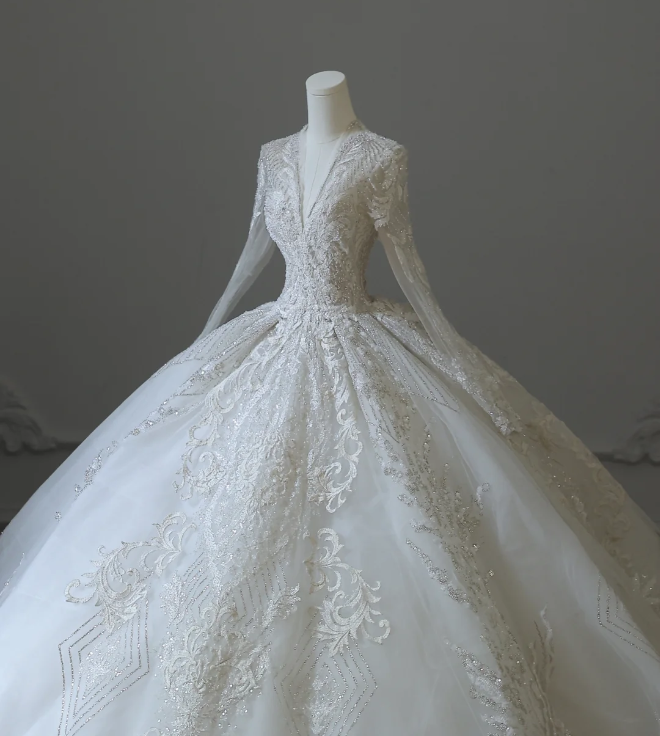 Vintage V-neck lace long sleeve tulle A-line floor-length wedding dress P2597