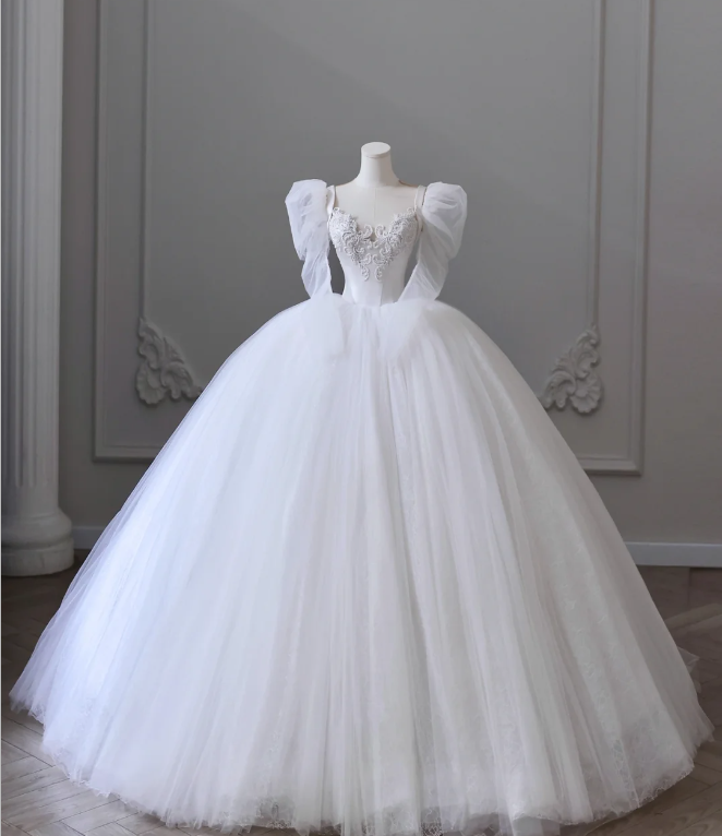 Vintage Tulle Long Sleeve Round Neck A-Line Floor-Length Wedding Dress P2604