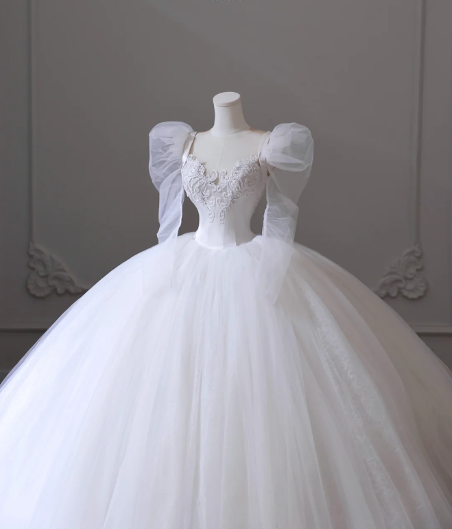 Vintage Tulle Long Sleeve Round Neck A-Line Floor-Length Wedding Dress P2604