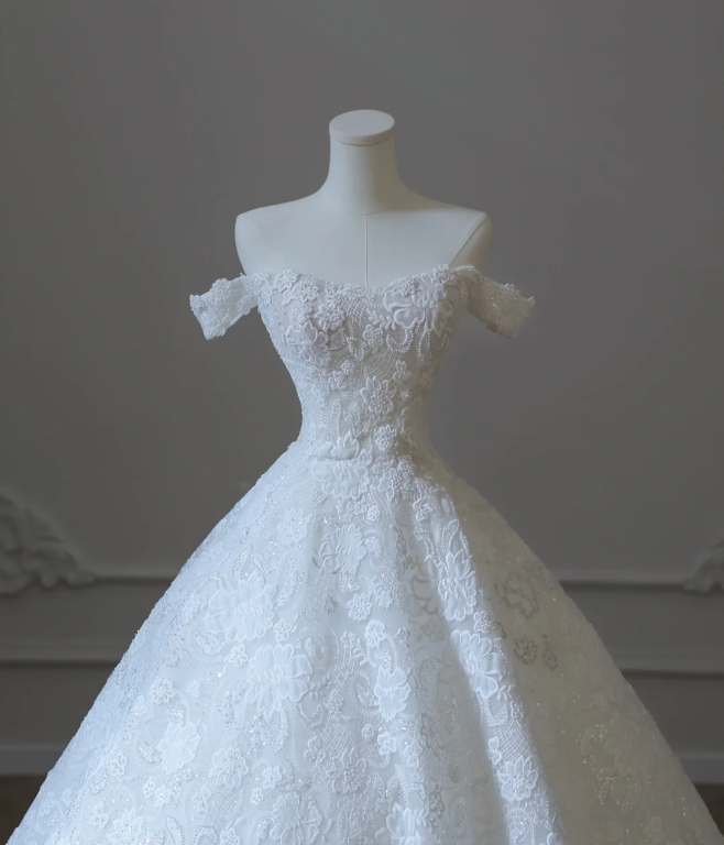 Vintage Lace Off-the-shoulder A-line Floor-length Wedding Dress P2608